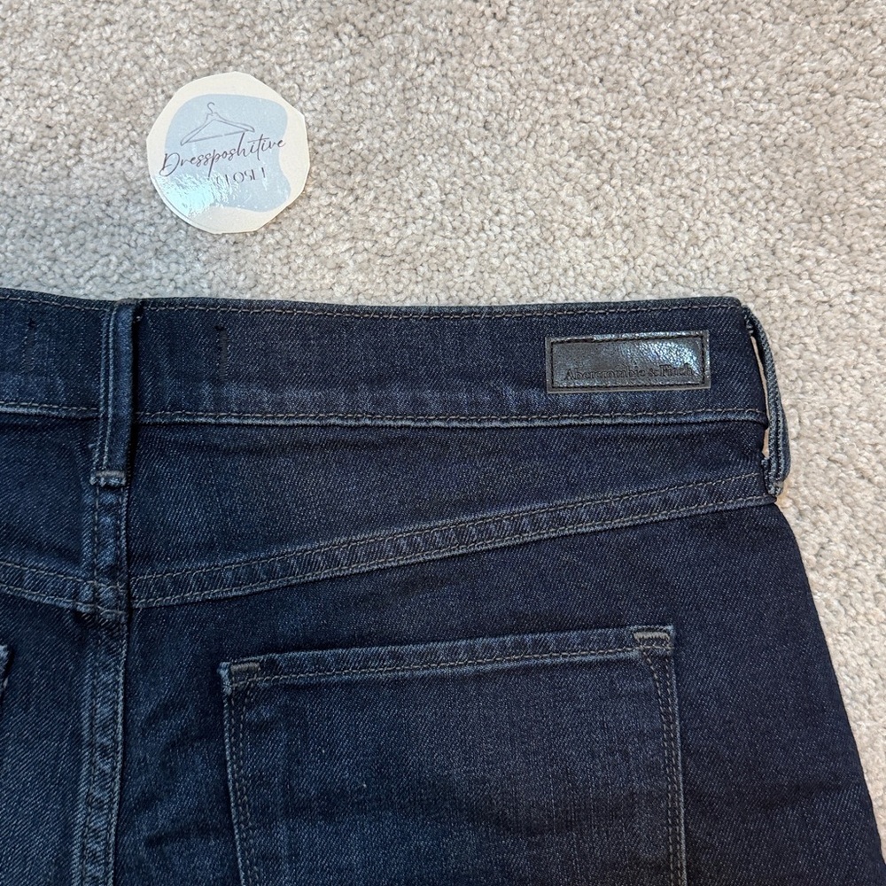 Mid Rise Short Hausse Moyenne NWT Abercrombie & Fitch Dark Tone Jean Short - Picture 4 of 4